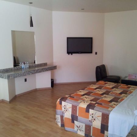 Motel Paraiso Suites ケレタロ エクステリア 写真